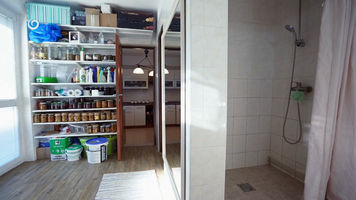 Nové bývanie - komora a kúpeľňa